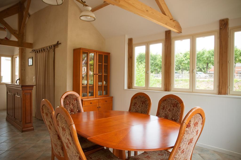 Gite Des Grands Moulins De Bauge Room photo