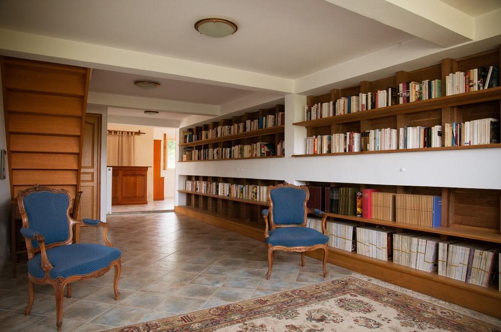 Gite Des Grands Moulins De Bauge Room photo