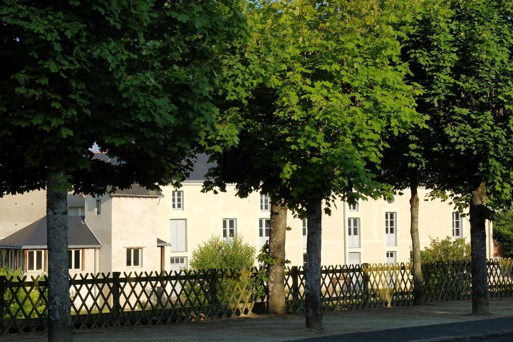 Gite Des Grands Moulins De Bauge Exterior photo